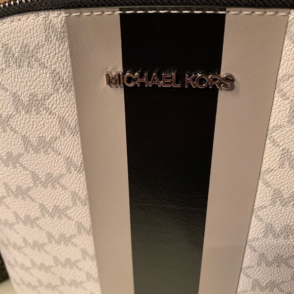 MICHAEL KORS Cindy LG Saffiano Leather Backpack - Picture 4 of 11